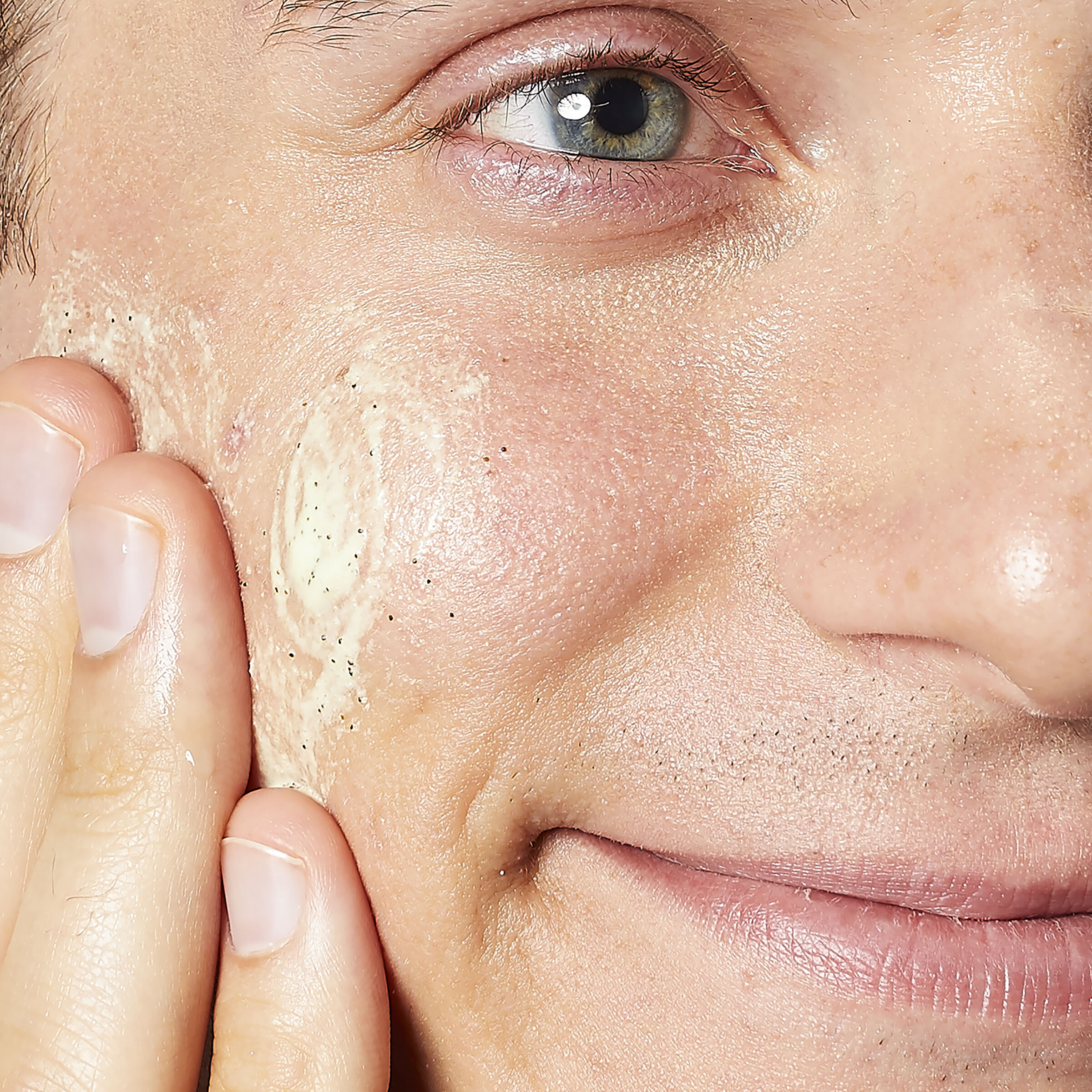 مقشر فيشيال فيول المُنشط