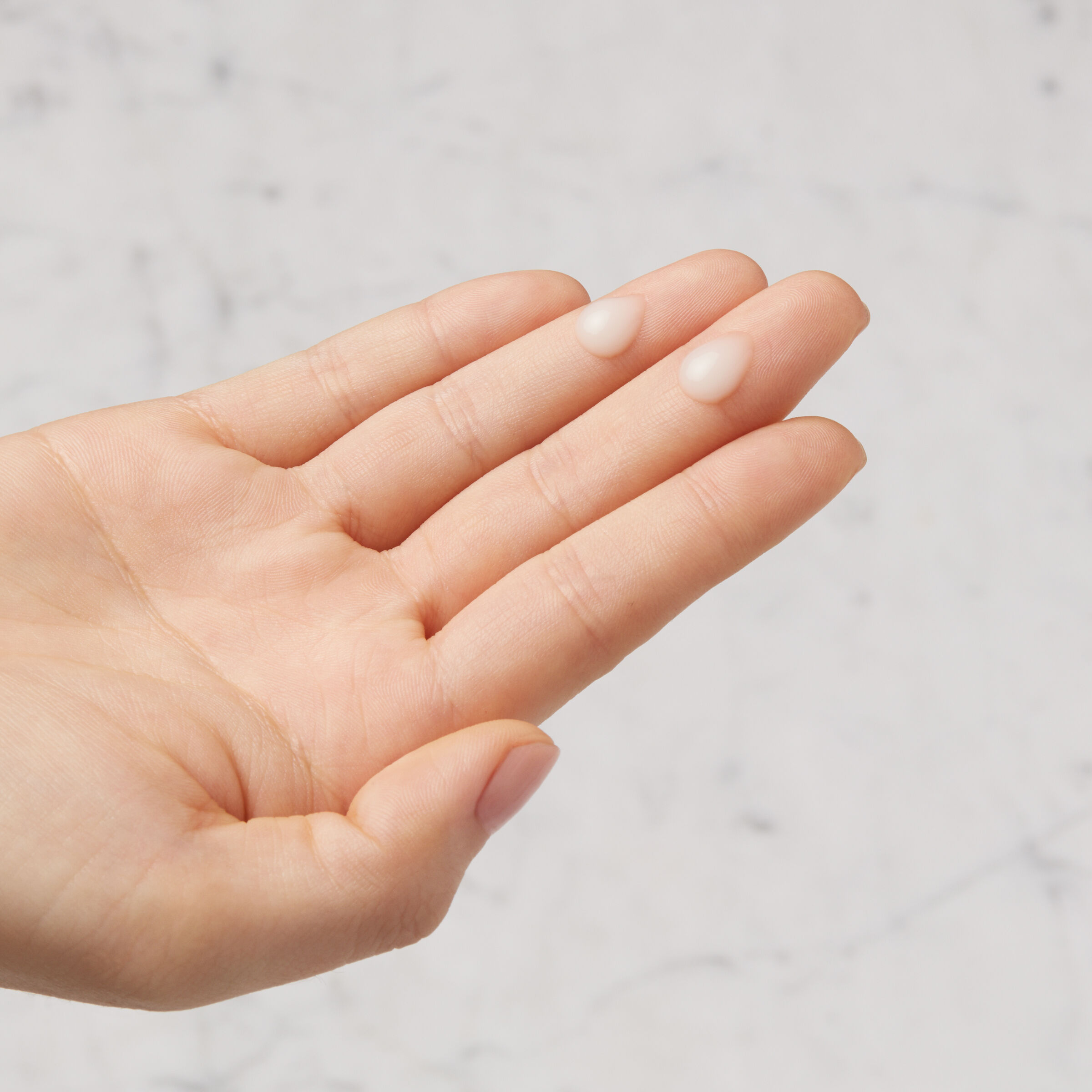 سيروم فائق من حمض الهيالورونيك الحيوي المقوي للبشرة