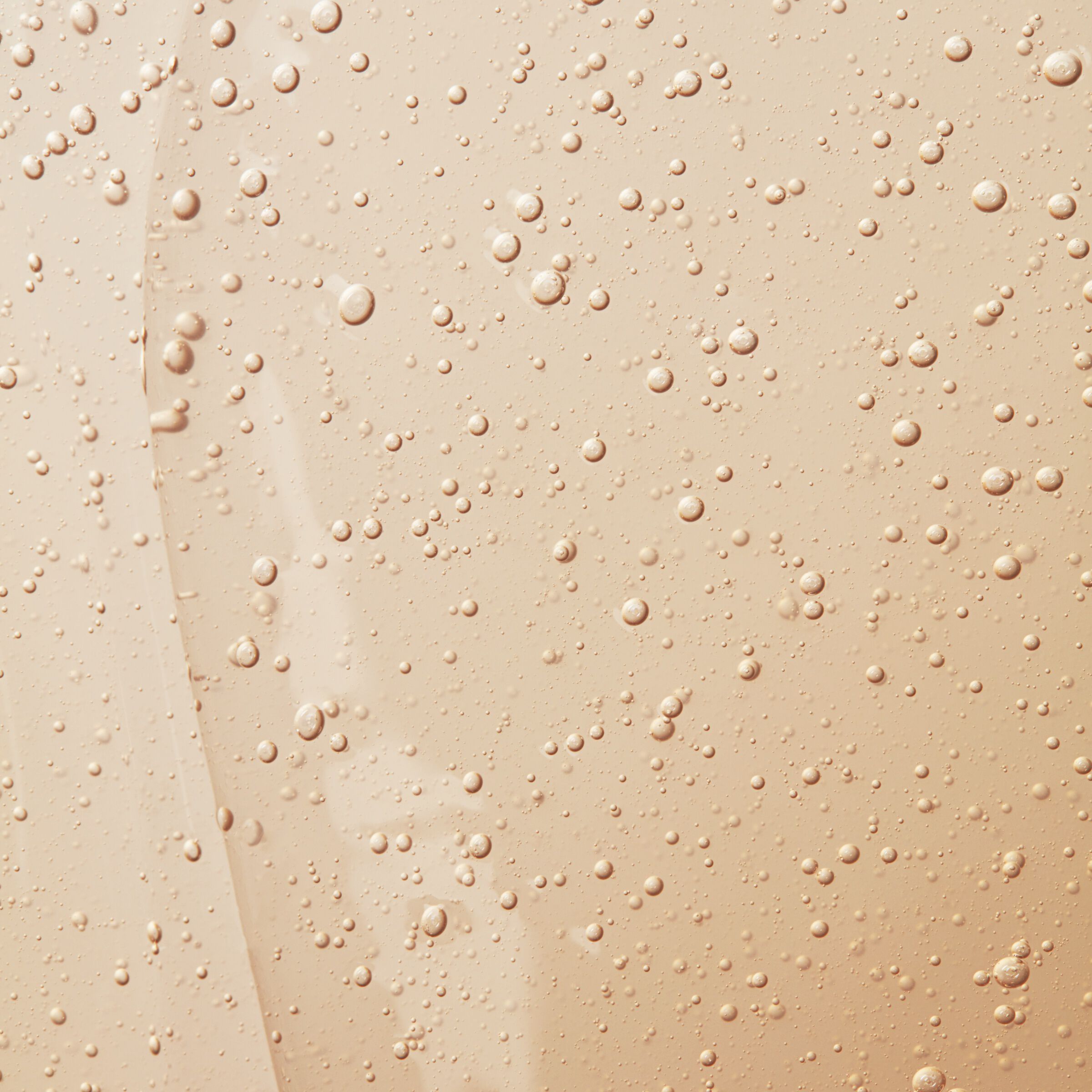 شامبو غني بالزيوت لتنعيم الشعر